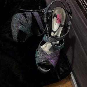 Beautiful size 6 1/2 9&CO sparkly stiletto. Worn once to prom.